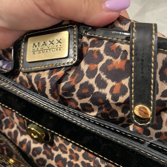 Maxx New York black patent quilted purse w gold chains on handles cheetah lining - Picture 7 of 9